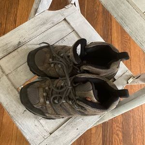 Merrell Vibram 6.5 grey hiking boots